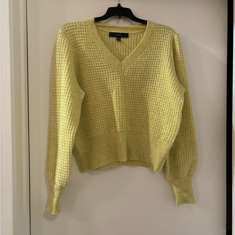 Chartreuse sweater 🥑